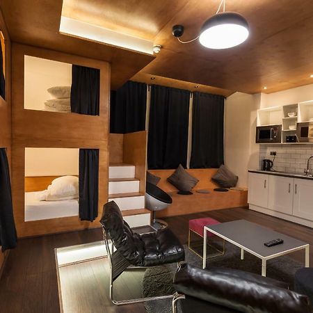 Kapsule Apartments Ливърпул Екстериор снимка
