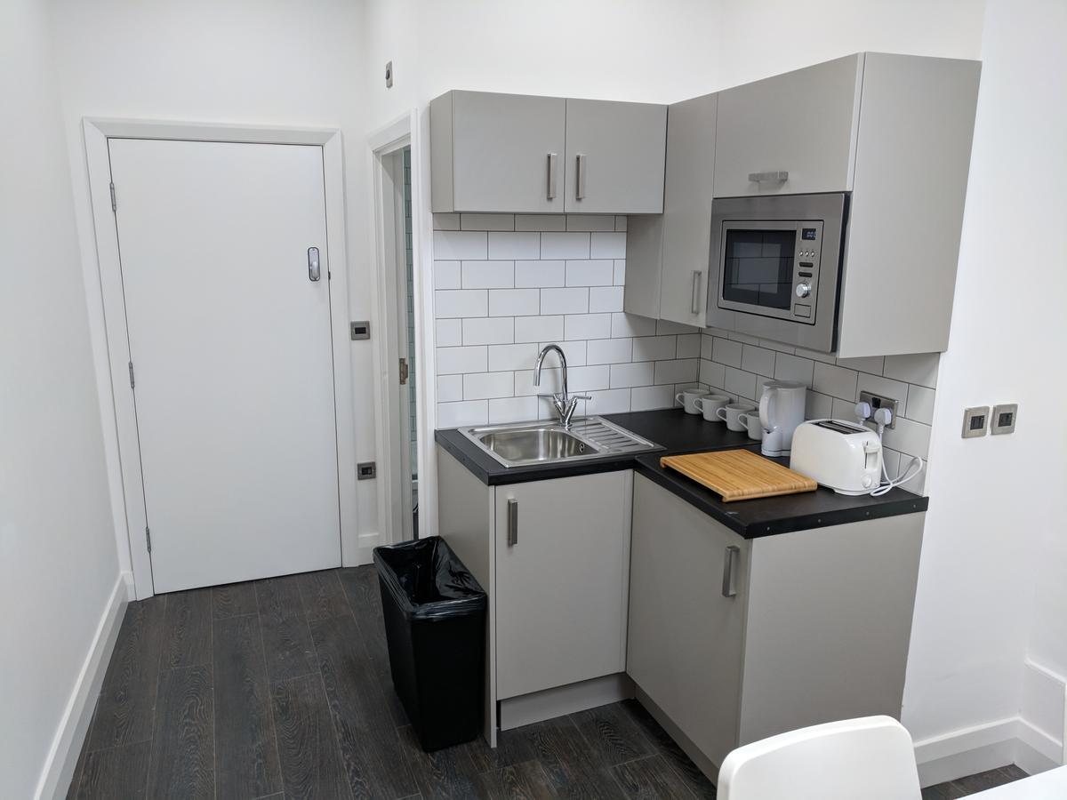 Kapsule Apartments Ливърпул Екстериор снимка