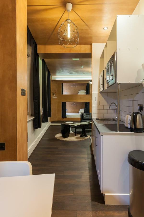 Kapsule Apartments Ливърпул Екстериор снимка