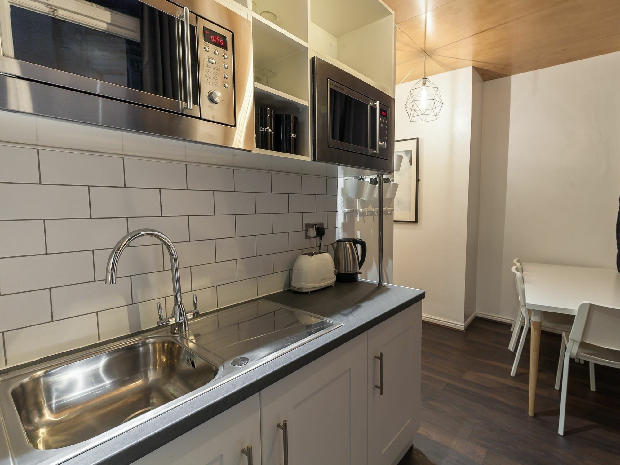 Kapsule Apartments Ливърпул Екстериор снимка